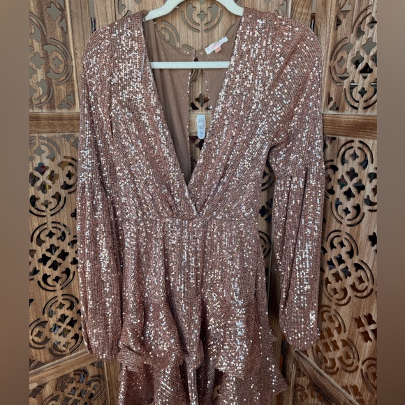 Mini long sleeve rose gold sequin dress - Picture 2 of 9